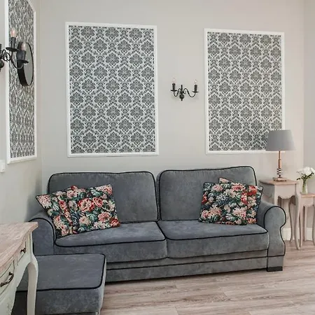 Apartment Cherry House